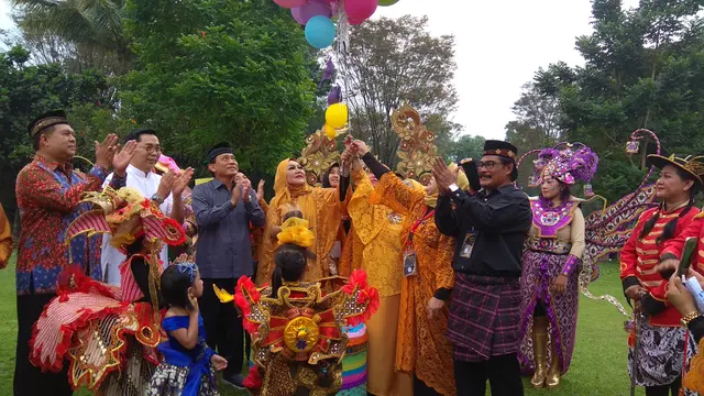 Yayasan Pena dan Pundi Amal Peduli Kasih SCTV-Indosiar menyantuni 1.000 anak yatim