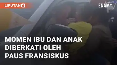 Ibu Marcella, umat lingkungan St. Yudas Tadeus wilayah 17 JGC. Bersama anaknya Sean, menerima berkat langsung dari Paus Fransiskus