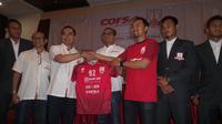 Persis Solo menjalin kerja sama dengan produsen ban, Corsa selama berlangsungnya Liga 2 2017. (Bola.com/Ronald Seger Prabowo)