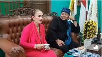 Potret Rumah Lilis Karlina yang Penuh Benda Klenik Hingga Lukisan Nyi Roro Kidul. (Sumber: YouTube/Kang iman Sengklek)