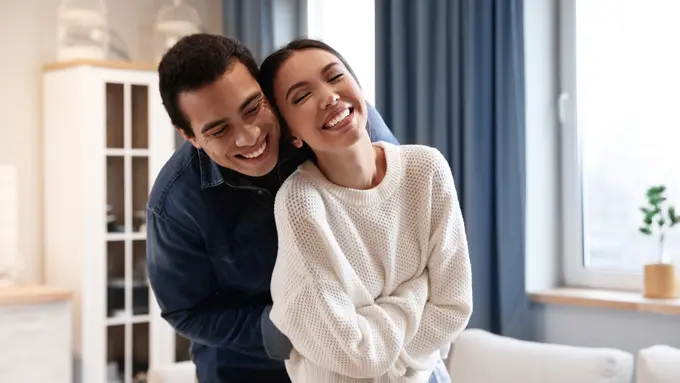 perempuan dan pasangan 13 juni berdua