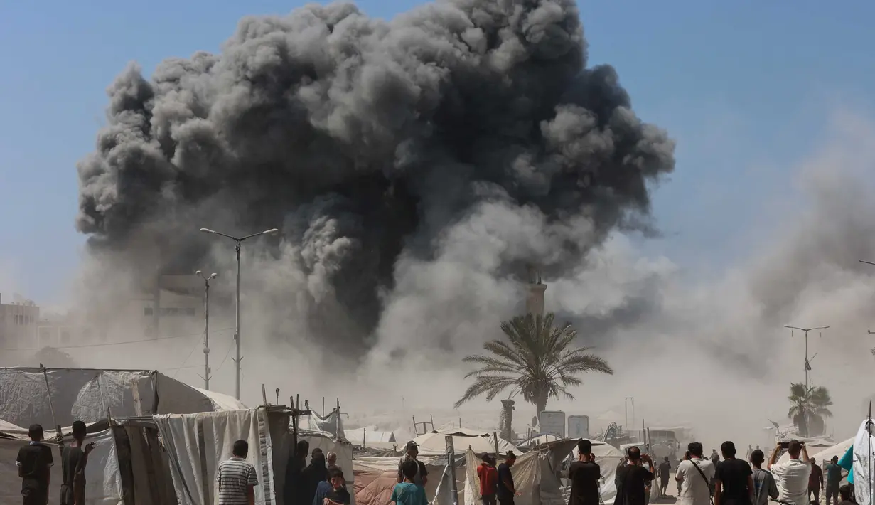 Diketahui, Menara Mushtaha merupakan gedung hunian di bagian barat Kota Gaza yang menampung ratusan warga Palestina yang mengungsi di kawasan padat penduduk. (Omar AL-QATTAA/AFP)