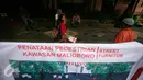 Sebuah pagar pembatas telah terpasang di kawasan pedestrian Malioboro, Senin (4/4). Terhitung sejak 4 April, kawasan Malioboro bebas dari parkir yang direlokasi ke Taman Parkir Abu Bakar Ali. (Liputan6.com/Boy Harjanto)