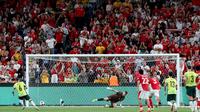 Socceroos membuka keunggulan lewat eksekusi penalti yang diselesaikan dengan baik oleh Martin Boyle pada menit ke-18. (DAVID GRAY/AFP)