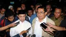 Ketua DPP Gerindra, Fadli Zon (kanan), bersama Presiden PKS, Anis Matta, memberikan keterangan seputar kesehatan Ketum Partai Gerindra di RSPP, Jakarta, (27/8/14). (Liputan6.com/Helmi Fithriansyah)