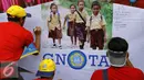 Sejumlah warga memberikan testimoni dukungan kepada anak-anak Indonesia, Jakarta, Minggu (1/11/2015). GNOTA meriahkan Hari Sumpah Pemuda dengan menggelar Festival Anak Asuh saat Car Free Day. (Liputan6.com/Yoppy Renato)