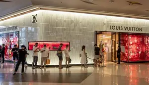 Jaringan Teh China Kena Denda Imbas Logo Mirip Louis Vuitton