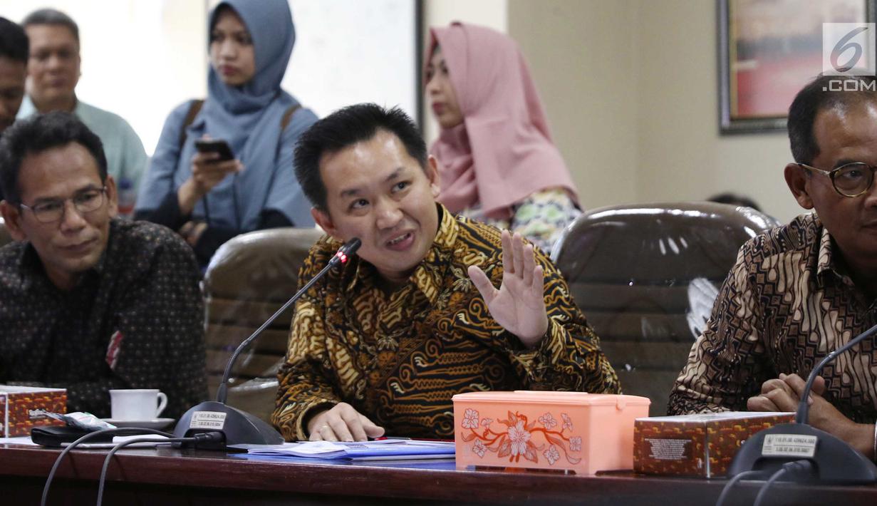 Direktur Lippo Cikarang Ju Kian Salim dan Direktur Komunikasi Lippo Group Danang saat dialog bahas pembangunan mega proyek Kota Miekarta dengan Ombudsman RI di Jakarta, Jumat (8/9). (Liputan6.com/Angga Yuniar)