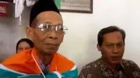 Berkat ketekunan menabung selama 16 tahun, kakek yang berprofesi sebagai tukang pijat akhirnya bisa menunaikan ibadah haji tahun ini.