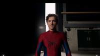 Tom Holland mengenakan kostum baru Spider-Man. (dok. Instagram @tomhollan2013/https://www.instagram.com/p/DM2nqeRNG0e/Dinny Mutiah)