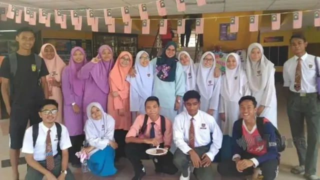 Pria Ini Menikahi Mantan Gurunya yang Berbeda 26 Tahun, Sempat Ditolak Berkali-kali