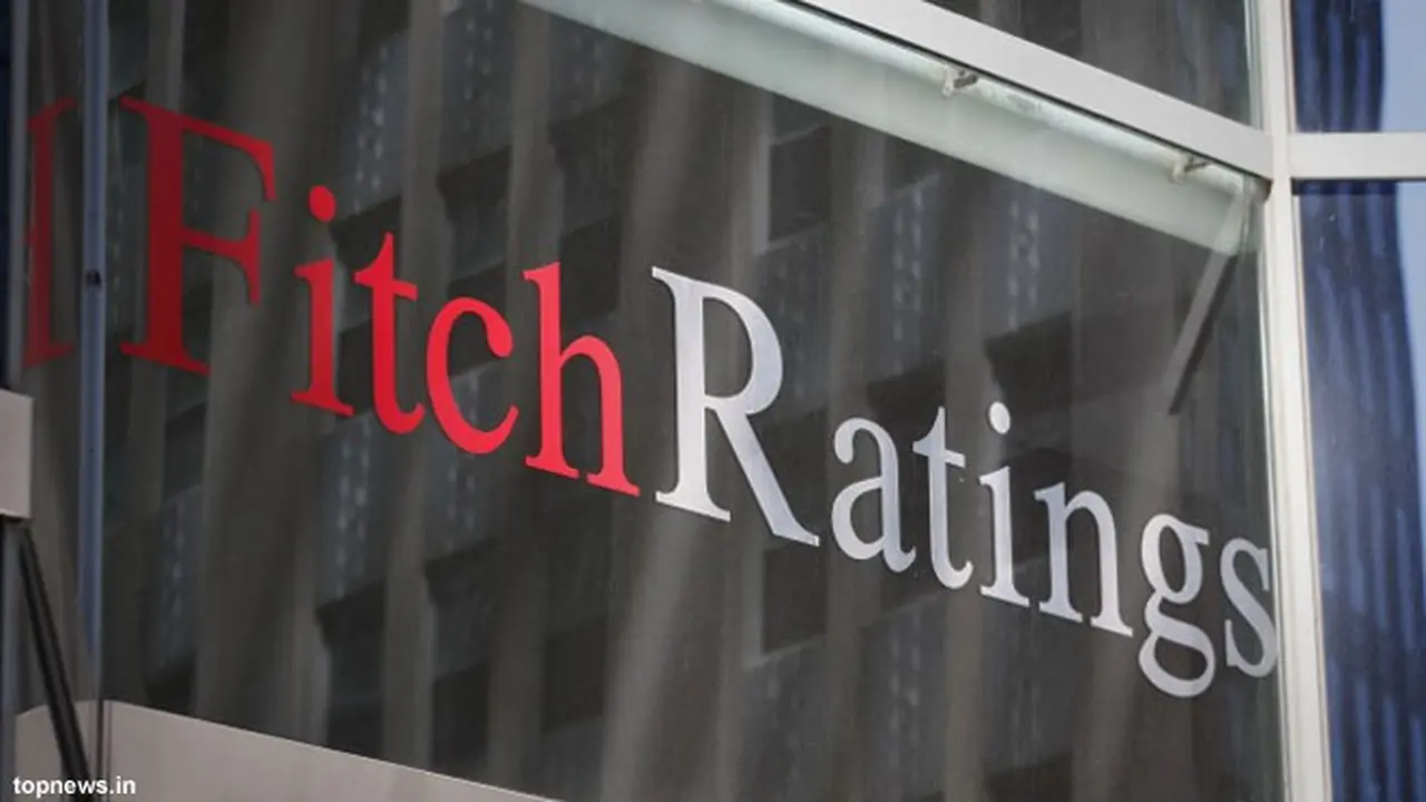 Lembaga pemeringkat utang Fitch.