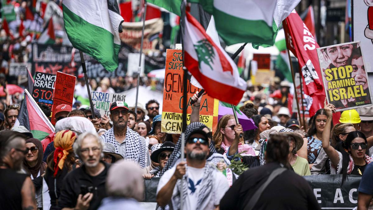 Tuntut Keadilan bagi Warga Palestina di Gaza, Ribuan Orang Turun ke Jalan