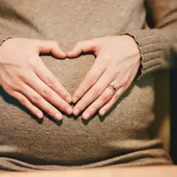 Ilustrasi ibu hamil. (Foto: Unsplash/Suhyeon Choi)