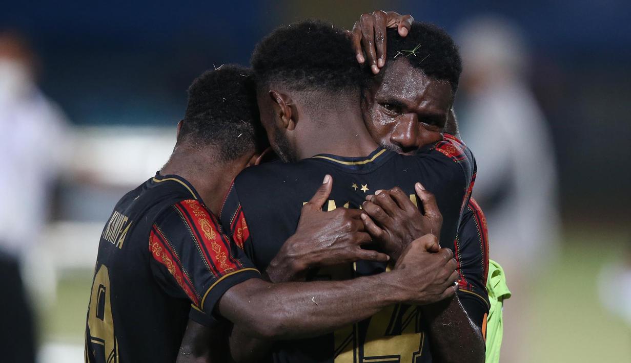 Jadi kontingan Papua sukses mengawinkan medali emas di sepak bola putra dan putri. Tambahan satu medali emas ini juga mengukuhkan posisi Papua di peringkat empat klasemen perolehan medali sementara PON XX ini. (PB PON XX Papua/Chaarly Lopulua)