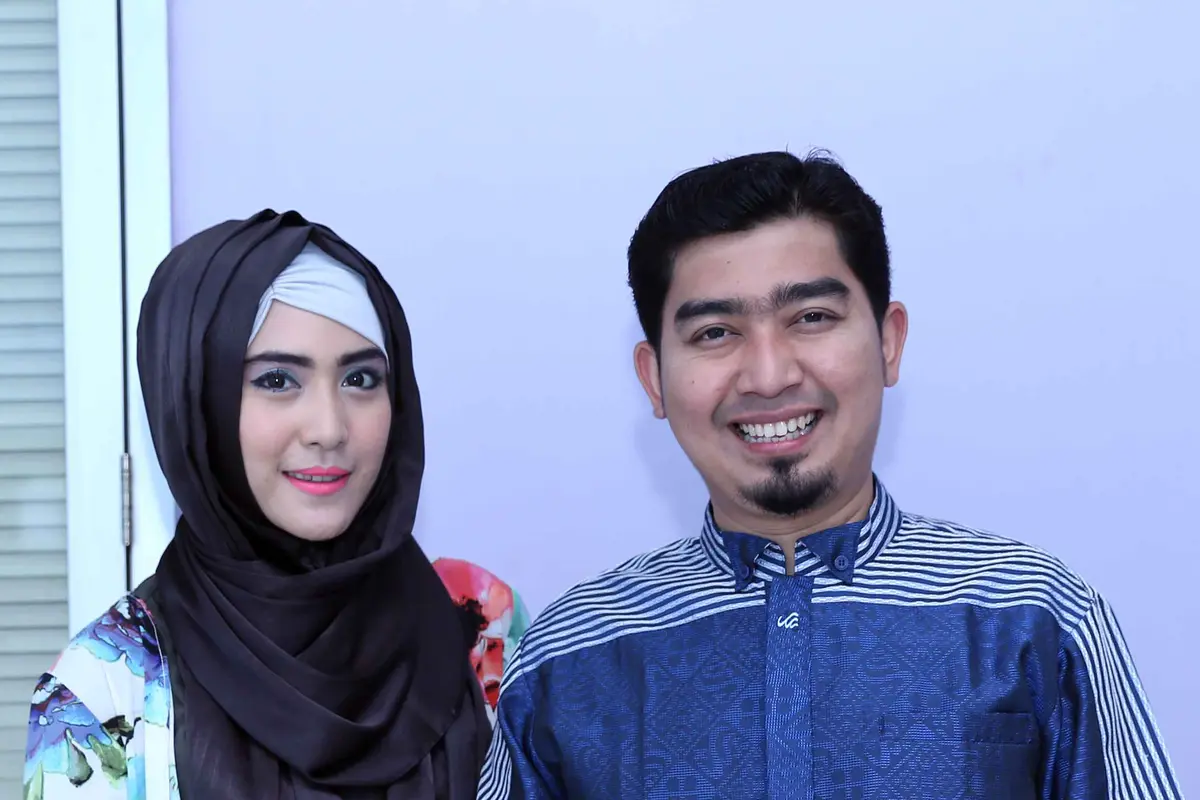 [Bintang] Ustaz Solmed dan April Jasmine