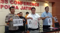 Polda Jatim saat menggelar jumpa pers kasus video porno Kebaya Merah. (Dian Kurniawan/Liputan6.com)