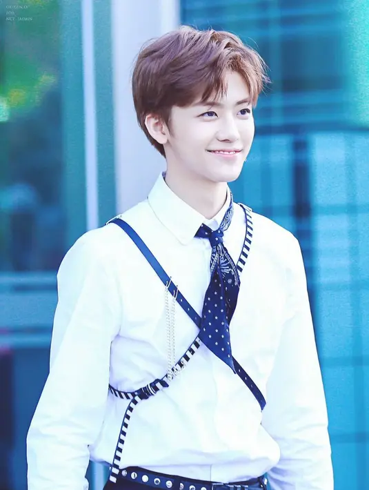 Kalian pasti tidak tahu jika Jaemin NCT jago speed skating. Saat duduk di bangku SMP, kabarnya ia jago dalam hal speed skate. (Foto: koreaboo.com)