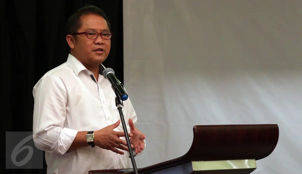 Menkoinfo, Rudiantara memberikan sambutan saat menghadiri acara Kongres V Ikatan Jurnalis Televisi Indonesia, di Jakarta, Jumat (20/1). Acara tersebut mengambil tema "Stop Impunitas Pelaku Kekerasan Terhadap Jurnalis". (Liputan6.com/Johan Tallo)