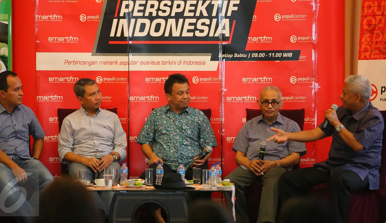 Suasana diskusi bertajuk "Mengapa Teror Jakarta Tak Mampu Meneror Kita?" di Jakarta, Sabtu (15/1). Diskusi tersebut membahas terkait serangan teror di kawasan Sarinah, Jalan MH Thamrin pada Kamis (14/1) lalu. (Liputan6.com/Faizal Fanani)