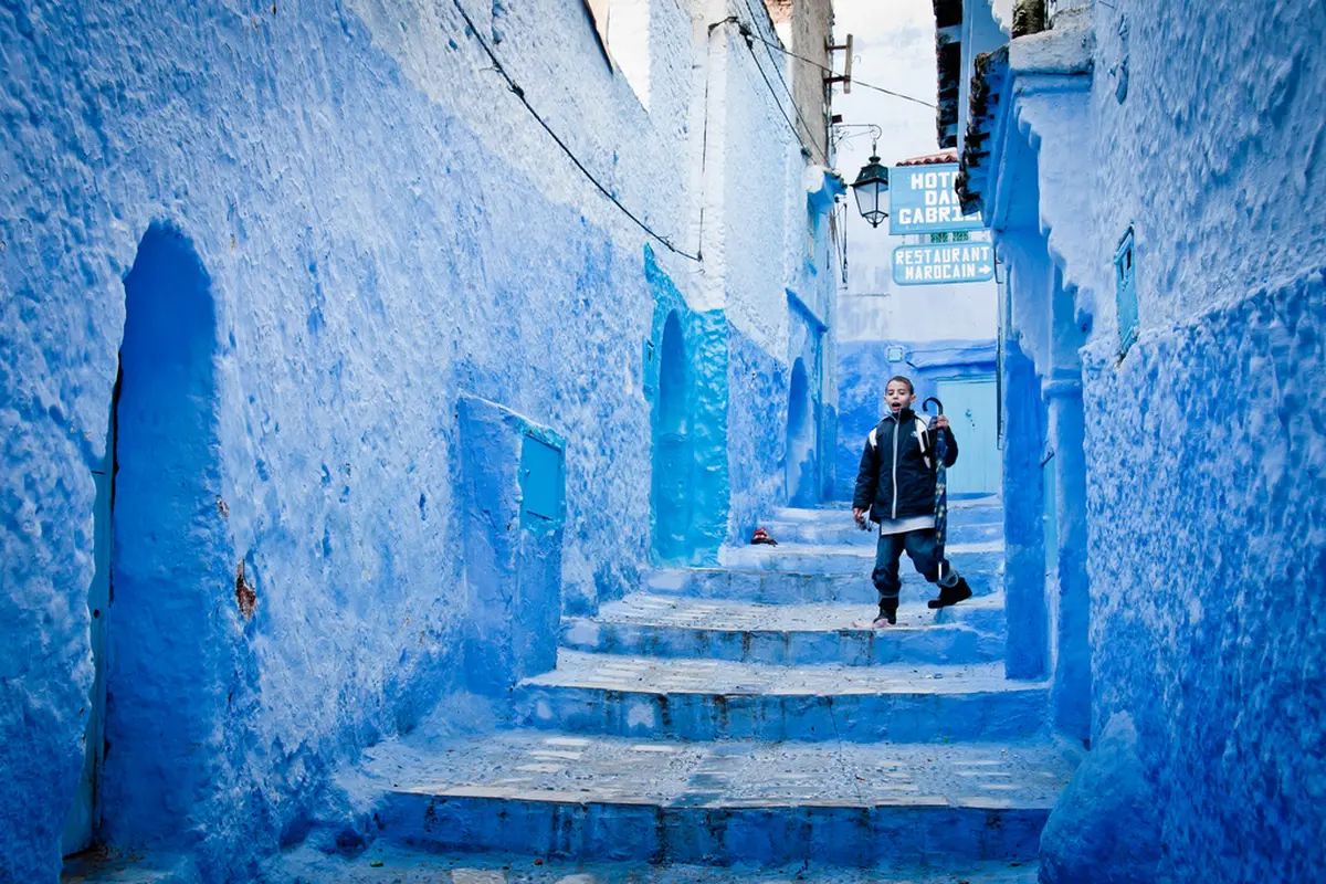Bernuansa Biru, Kota-kota Ini Menjelma Jadi Destinasi Cantik