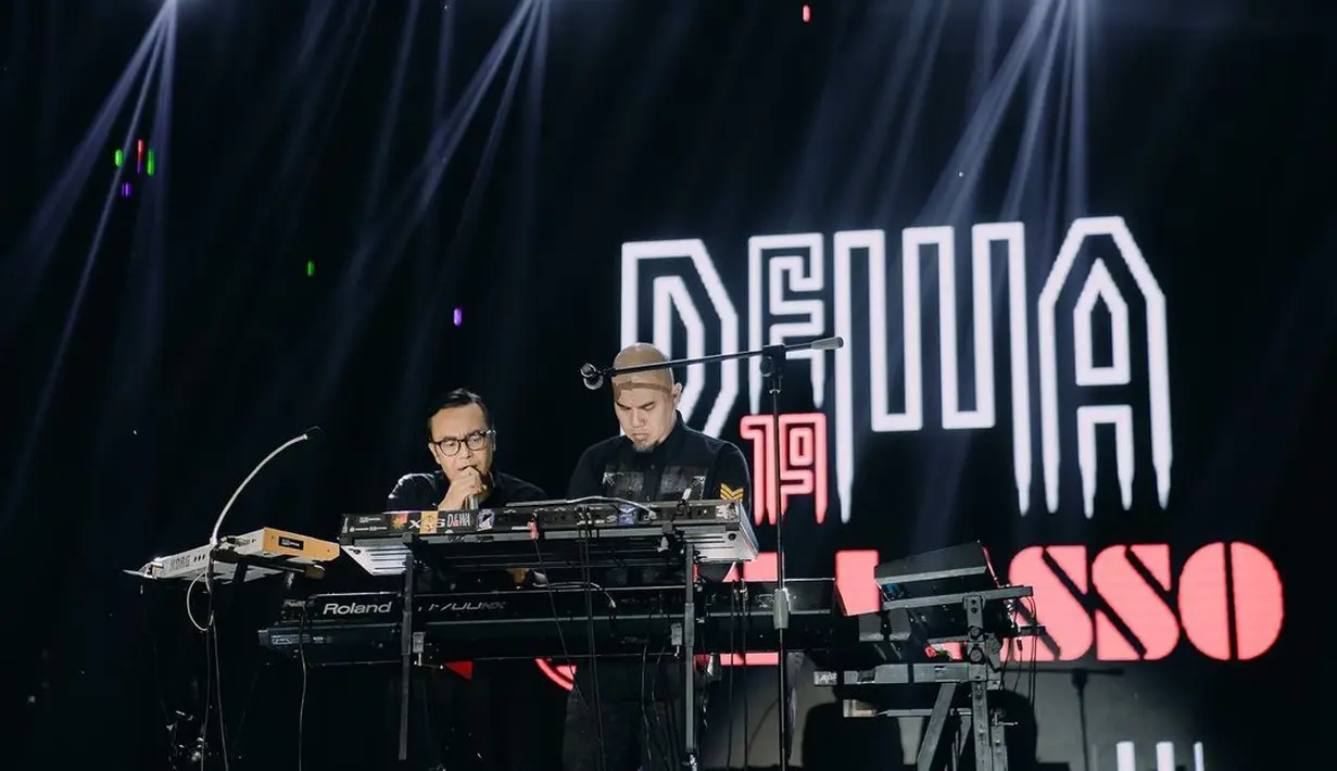 Ari Lasso menambahkan, penjualan dari album pertama Dewa 19 tersebut 60 persennya masuk ke Harun sebagai produser. [Instagram/ari_lasso]