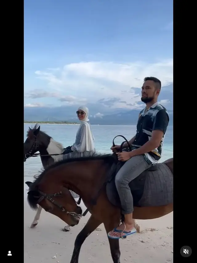 6 Potret Liburan Teuku Wisnu dan Shireen Sungkar di Lombok, Sempat Panik Ada Gempa