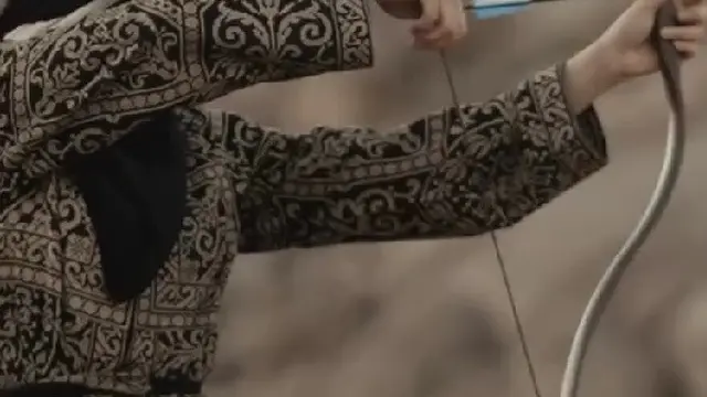 Potret Dara Arafah Berkuda dan Memanah di Gurun Pasir (credit: instagram/daraarafah)