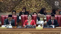 Ketua DPR RI 2019-2024 Puan Maharani (tengah) memimpin rapat Sidang Paripurna di kompleks parlemen, Senayan, Jakarta, Selasa (1/10/2019). Hasil rapat konsultasi dan perwakilan parpol pimpinan DPR Puan Maharani dari PDIP resmi sebagai Ketua DPR RI. (Liputan6.com/Johan Tallo)