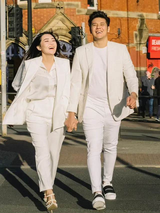 Potret Via Vallen dan Chevra Yolandi Pakai Busana Nuansa Putih, Serasi Banget