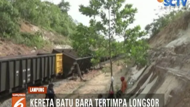 Gerbong kereta tertimpa longsoran di Desa Gunung Sangkaran, tepatnya di kilometer 168.
