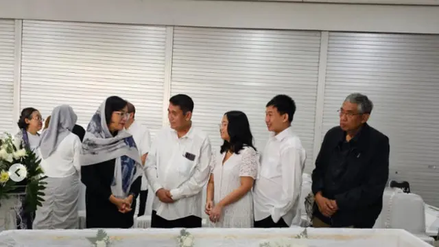 Menteri Keuangan (Menkeu) Sri Mulyani Indrawati melayat kepada eks Ketua Dewan Pertimbangan Presiden (Wantimpres) Prof. Sri Adiningsih
