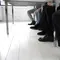 Karakter Orang yang Suka Menggoyangkan Kaki Saat Duduk Menurut Psikologi