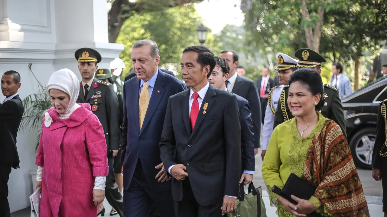 Presiden Jokowi menyambut Presiden Turki