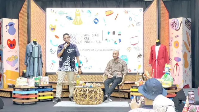 Sandiaga Uno mengawali sambutan AKI 2022 yang dihelat di Grage City Mall Cirebon, Minggu (19/6/2022)