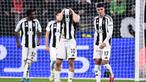Pemain Juventus tak mampu menutupi kekecewaan setelah dipermalukan VfB Stuttgart di matchday ketiga Liga Champions. (AFP/Marco Bertorello)