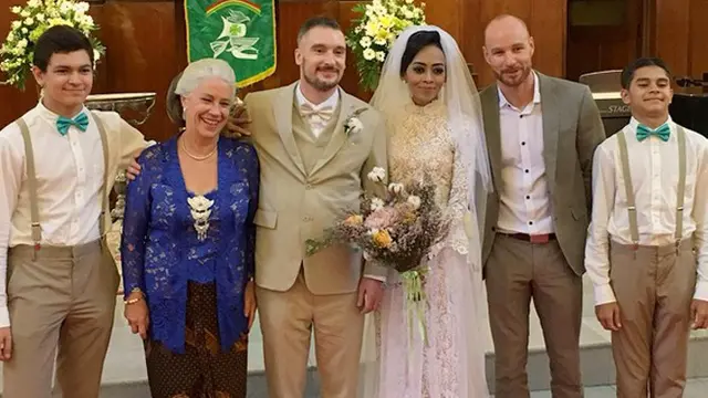 [Bintang] Jono Armstrong dan Cice