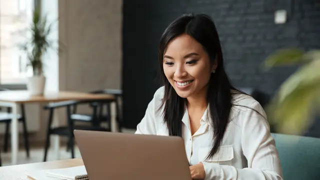 Pilih momen yang tepat untuk berbicara dan melibatkan bos dalam pekerjaan