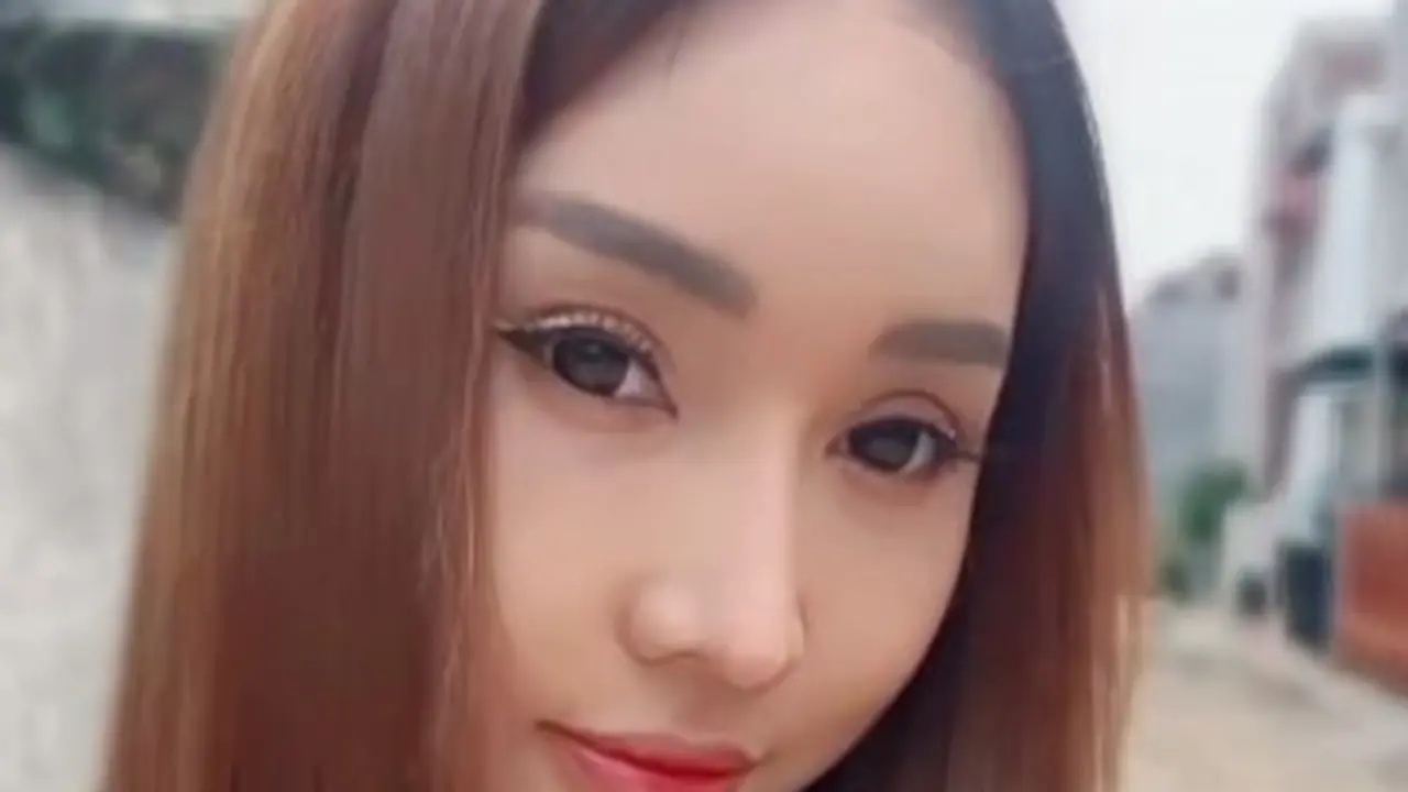 Lucinta Luna blak-blakan pernah menjadi simpanan laki-laki asing (https://www.instagram.com/p/CcMaibBF2r0/)