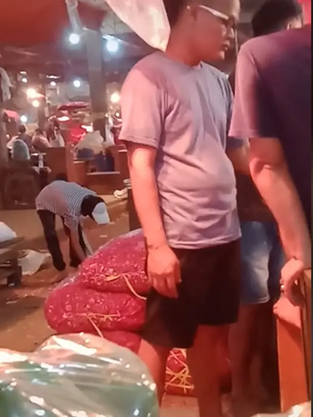 Pedagang Bawang di Pasar Viral Disebut Punya Wajah Mirip Sule, Ini 6 Potretnya