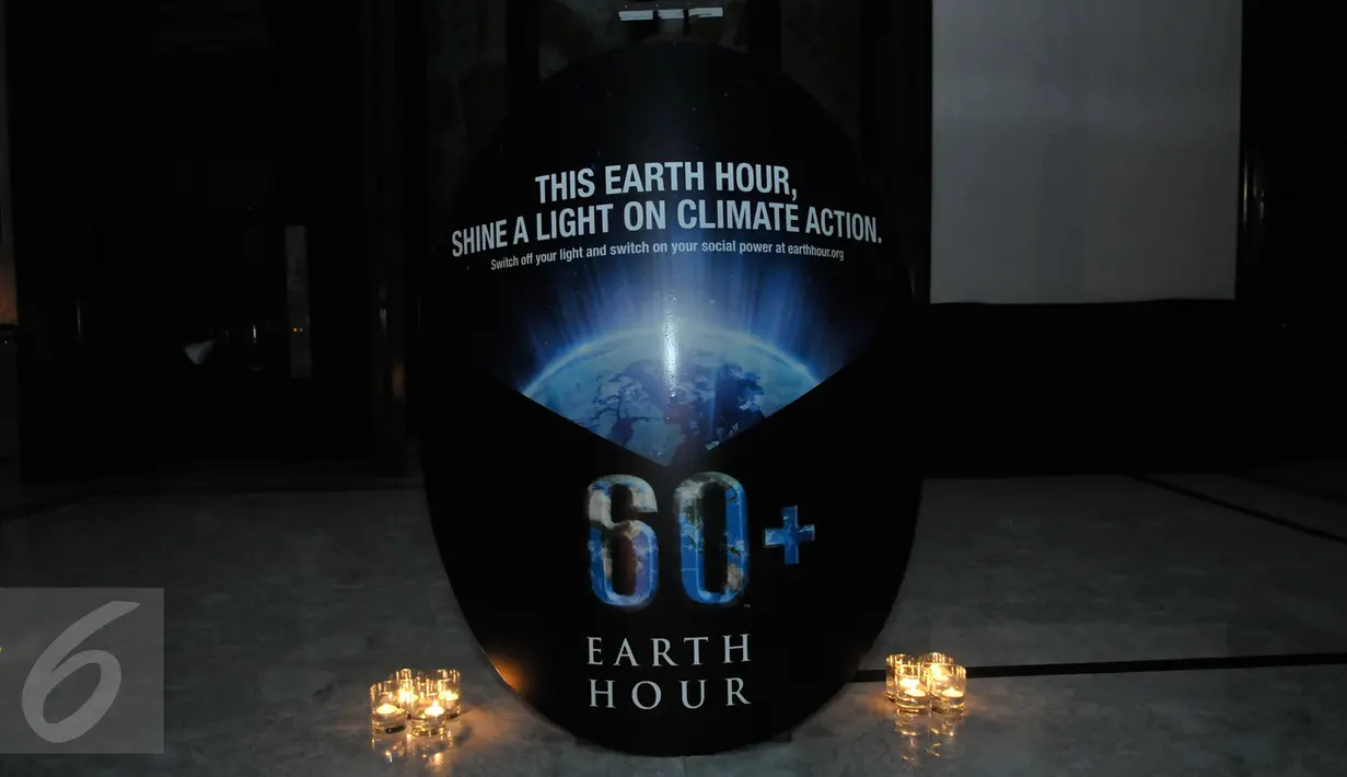 Sheraton Grand Jakarta Gandaria City Hotel ikut berpartisipasi dalam kampanye penghematan energi Earth Hour 2017, Sabtu (25/3). Hal ini bentuk kepedulian Sheraton Grand Jakarta terhadap lingkungan. (Liputan6.com/Yoppy Renato)