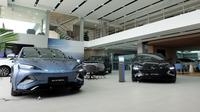 Ruang display dealer BYD Harmony nampak megah dan mewah.
