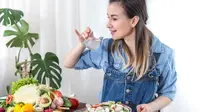 Mikronutrien terdiri dari vitamin dan mineral. Dua kelompok zat gizi penting yang membantu menjaga daya tahan tubuh, menunjang pertumbuhan, hingga mendukung fungsi otak dan sistem saraf. (foto/dok: freepik/pvproductions)
