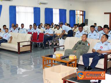 Citizen6, Kalijati: Personel Lanud Suryadarma juga mengikuti ceramah asuransi seusai apel pagi di Aula Sekbang. (Pengirim: Badarudin Bakri)