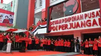 Suasana peresmian gedung baru DPP PDIP di Jalan Diponegoro, Jakarta Pusat, Senin (1/6/2015). Gedung baru DPP PDIP itu senilai Rp.42,6 miliar. (Liputan6.com/Herman Zakharia)