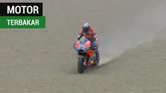 Berita video insiden motor pembalap Ducati, Andrea Dovizioso, yang terbakar pada free practice (FP) kedua jelang balapan MotoGP Italia, Jumat (1/6/2018).