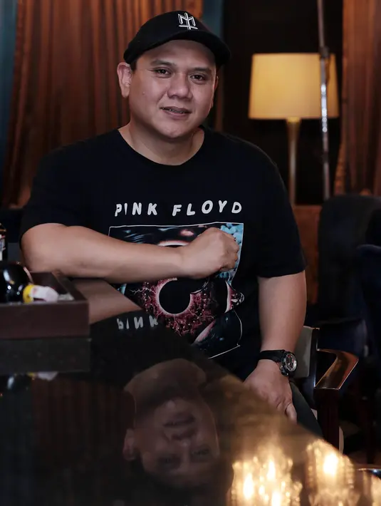 Yoyok, salah satu personel Padi pun menceritakan kisahnya bersama teman-teman bandnya saat merintis kesuksesan. Banyak suka-duka yang mereka lewati sebelum sampai di puncak ketenaran sekarang. (Deki Prayoga/Bintang.com)