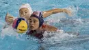 Pemain polo air putri Indonesia, Ivy Nernie, saat melawan tim polo air Jepang pada laga Asian Games di Aquatic Center, GBK, Jakarta, Kamis (16/8/2018). Jepang menang 15–4 atas Indonesia. (Bola.com/Vitalis Yogi Trisna)
