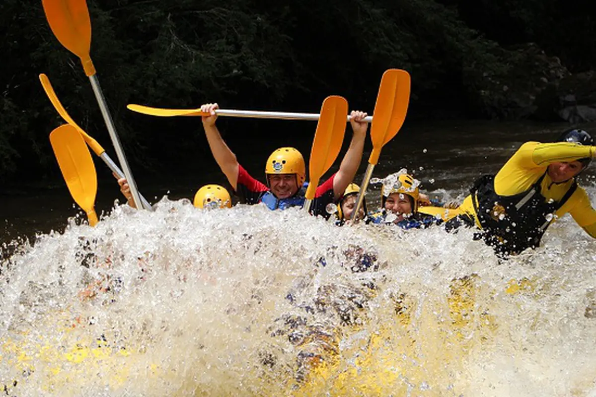 Ilustrasi Rafting