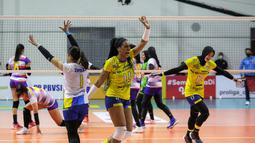 Kemenangan tersebut merupakan yang kedua bagi Bank bjb setelah sebelumnya mengalahkan Gresik Petrokimia Pupuk Indonesia di babak final four ini. (Bola.com/Bagaskara Lazuardi)